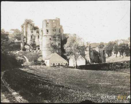 Ruines du château de Beaufort (Luxembourg)